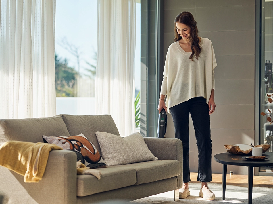 Namizni sesalnik VC100 Limited Black Edition