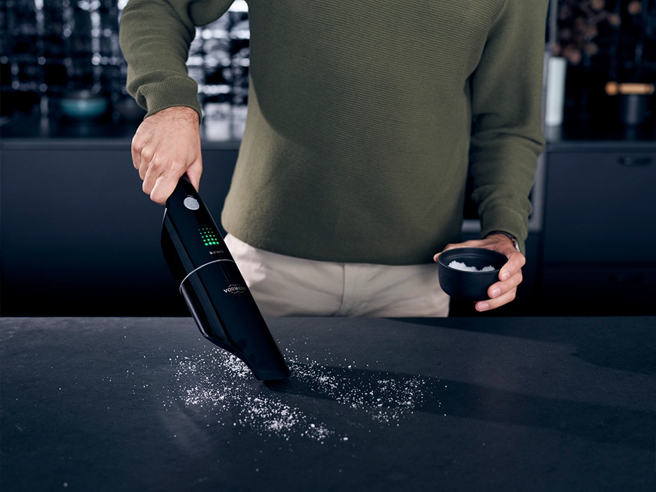 Namizni sesalnik VC100 Limited Black Edition